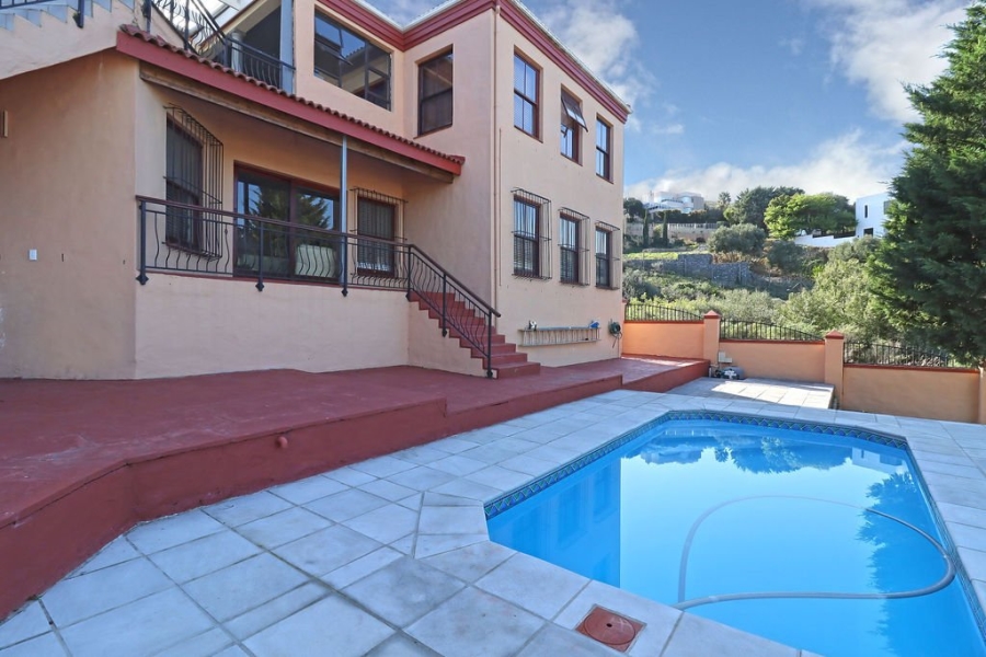 7 Bedroom Property for Sale in Plattekloof Western Cape